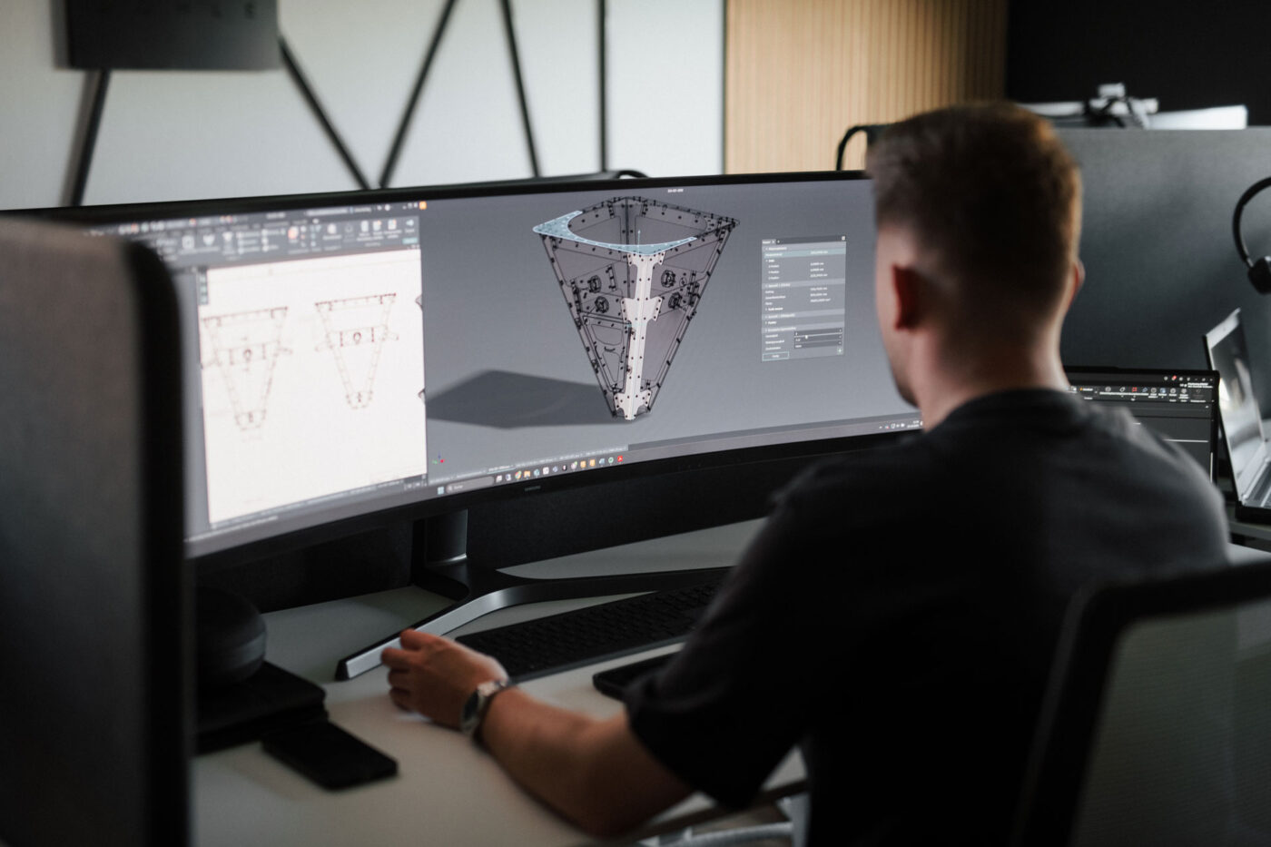 3D Visualisierung auf Bildschirm in Konstruktionsbüro